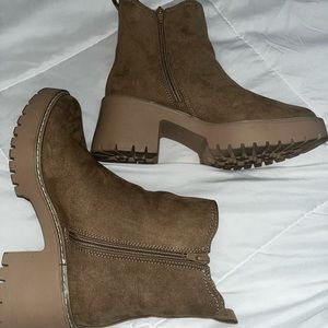 Heeled boots